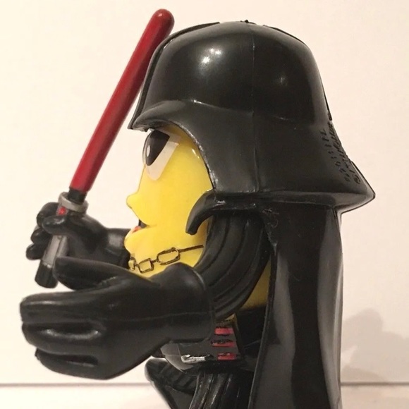 Star Wars Darth Vader M & M Mars Yellow Peanut Flashlight KeyChain - Picture 2 of 6